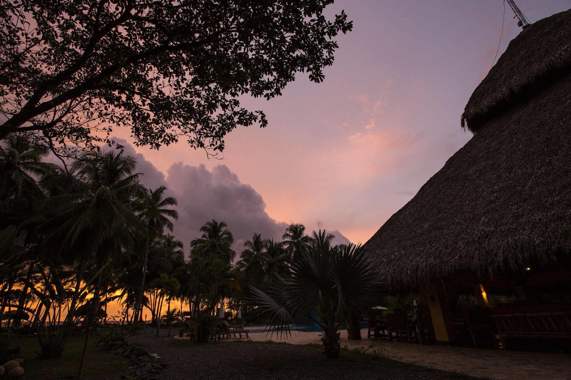 Clandestino Beach Resort Parrita Exterior foto